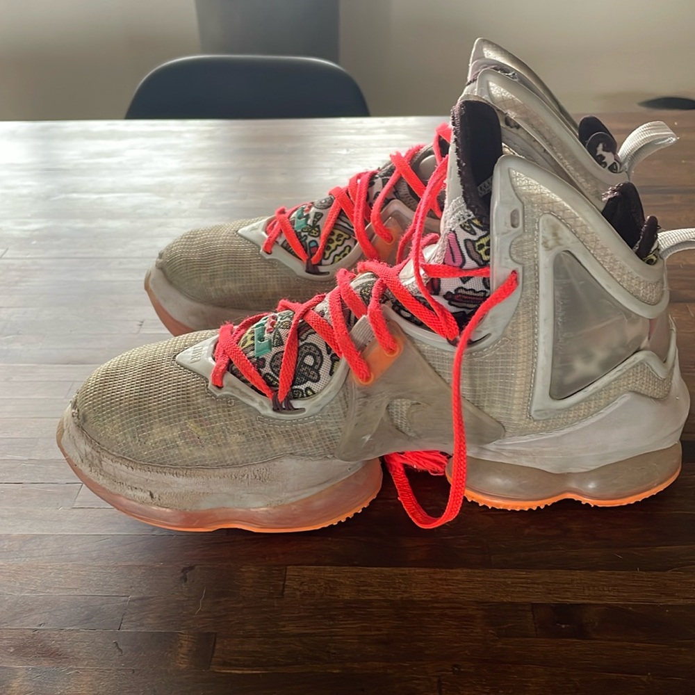 Lebrons 19
